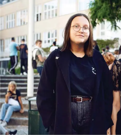  ??  ?? ETTOR.
Maria Dahl och och Eira Karlfeldt ska börja på estetiska programmet på S:t Eriks gymnasium. De är glada att de får vara