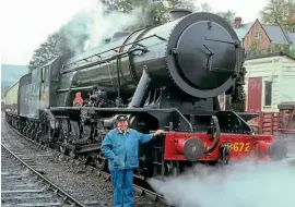  ?? IAN FOOT ?? Proud owner Clifford Brown with No. 3672 in Platform 3 at Grosmont station, just after the locomotive's first overhaul was completed and before the days when hi-visibility vests were required.