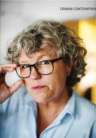  ??  ?? Anne Holt, 59 anni. Ai gialli della scrittrice norvegese, ex ministro della Giustizia, è ispirata la serie tv Modus.
