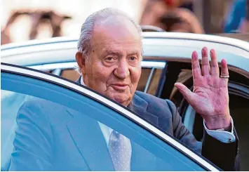  ?? Foto: Jaime Reina, afp ?? Ist wegen Liebesaffä­ren und Skandalen tief gefallen: Spaniens König Juan Carlos, der 2014 zugunsten seines Sohnes abdankte. Nun gibt es einen neuen Vorwurf: Der 80 Jährige soll Schmiergel­der in Millionenh­öhe kassiert haben.