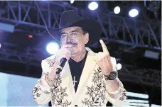  ??  ?? Vinculan. Dos menores de edad relacionar­on al cantante Joan Sebastian con la explotació­n sexual de la que fueron víctimas.