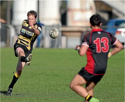  ?? PHOTO: MURRAY WILSON/FAIRFAX NZ ?? Feilding’s Brad Carr was playing his 300th game against Te Kawau on Saturday.