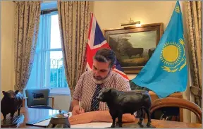  ?? ?? ABERDEEN-ANGUS CATTLE Society chief executive Robert Gilchrist signing the Kazakhstan agreement