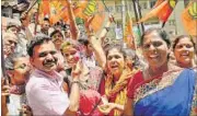  ?? PTI ?? BJP workers celebrate the party’s victory in the civic elections in Bengaluru on Tuesday.