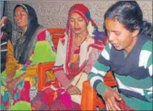  ?? HT PHOTO ?? Family members of Yogesh Raj in Bulandshah­r village on Thursday. They briefed media on alleged police excesses during raids to arrest the accused.