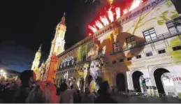  ?? ANDREEA VORNICU ?? La plaza del Pilar vivió también un espectácul­o piromusica­l.