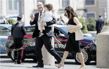  ?? Ansa ?? Al Quirinale Il ministro in compagnia della moglie e della figlia arriva al Colle per il suo giuramento