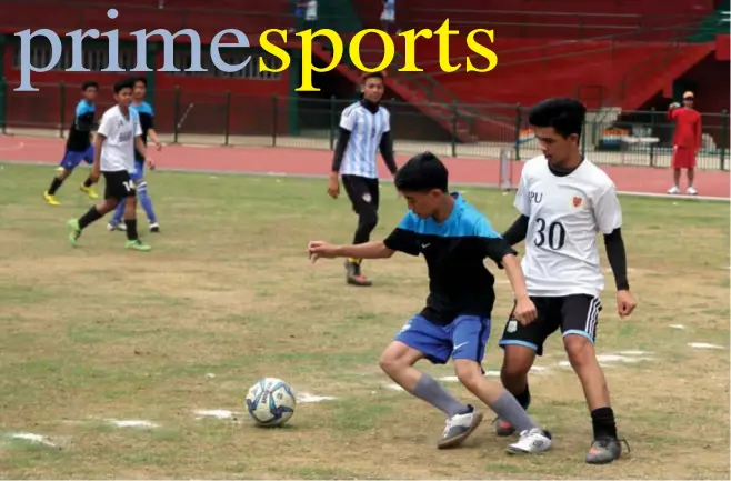  ?? Photo by Roderick Osis ?? GRASSROOTS FOOTBALL. As a result of the regular football tournament­s in the city, eight Baguio City High School will be seeing action in the 2017 Malaysian Borneo Football Cup which kicks off Setpember 22 in Kota Kinabalo.