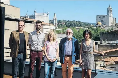  ?? PERE DURAN / NORD MEDIA ?? Jordi Folck, Marc Rovira, Maria Carme Roca, Vicenç Villatoro i Anna Riera ahir a Girona