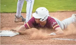  ?? BEN LONERGAN/THE REGISTER-GUARD ?? Junction City’s Connor Koon slides safely back to first against the Cottage Grove Lionson Friday.