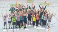  ?? FOTO: SV TANNAU ?? Beim Aktionstag lernen Grundschül­er spielerisc­h Handball.