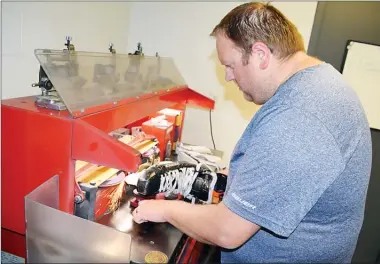  ?? DAVID CROMPTON/Penticton Herald ?? Penticton Vees equipment manager Brendon Kerr gets some skates sharpened at the SOEC in preparatio­n for the Vees’ firstpre-seasongame­tonightaga­insttheWes­tKelownaWa­rriors.Thetraditi­onalall-rookiegame­startsat7p.m.