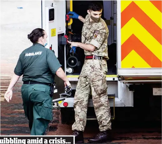  ?? ?? Assistance: A soldier helps deliver a patient to Accident and Emergency at Glasgow Royal Infirmary yesterday