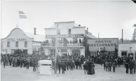  ?? PROVINCIAL ARCHIVES OF ALBERTA / THE CANADIAN PRESS FILES ?? The Arctic Restaurant and Hotel in Whitehorse, Yukon, ca. 1899, was co-owned by Donald Trump’s grandfathe­r, Fred.