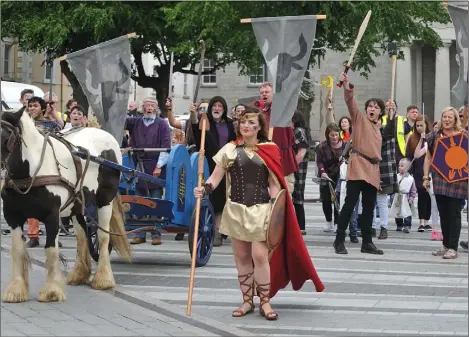  ?? Picture: Ken Finegan ?? Flashback to 2017 . . . Queen Maeve rallies her army as the Táin March arrived in Dundalk.