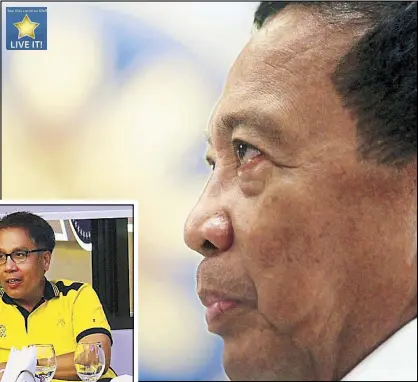  ?? WILLY PEREZ ?? File photo shows Vice President Jejomar Binay in front of the Seal of the President of the Philippine­s at Malacañang. At left, DILG Secretary Mar Roxas chats with Davao City Mayor Rodrigo Duterte during his visit to Davao City last Friday.