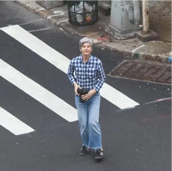  ??  ?? Barbara Probst on set in New York, where she photograph­ed our fashion story (previous pages)