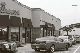  ?? Staff file photo ?? Chick-fil-A drive-thrus tend to serve more customers. Testers in a review counted nearly three times as many vehicles in the chain’s lines than the industry average.