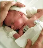  ??  ?? Neonatal care: Video footage