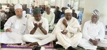  ?? ?? Former Deputy Governor of Ondo State, Alhaji Musa Ayeni ( left); Prof Yusuf Olaolu Ali ( SAN); Suv Hassan Elias and JAMB Registrar, Prof Ishaq Oloyede during prayer and reception in honour of Yusuf Ali at the Obafemi Awolowo University, Ile- Ife… last Sunday