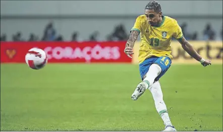  ?? Foto: getty ?? Raphinha durante el partido que disputó con Brasil ante Corea del Sur en Seúl. el brasileño tiene a grandes clubs detrás suyo