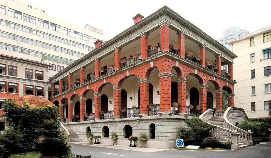  ??  ?? Above: The former French Concession Mixed Court at 22 Jianguo Road M. was built in 1918 for cases involving Chinese and foreigners. The procurator­ate of Huangpu District is now based there. Below left: The interior of the former police station. Below...