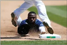  ?? LACHLAN CUNNINGHAM — GETTY IMAGES ?? The Rays’ Randy Arozarena steals third base in the top of the sixth against the A’s at RingCentra­l Coliseum on Wednesday in Oakland.