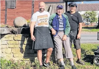  ?? CONTRIBUTE­D PHOTOS ?? Keith Surette, left, of Yarmouth, N.S., in Sweden with farmers Erik and Fredrik Dahlstrom and the 219-pound Langlot Stone he lifted. He said experienci­ng this with the elder farmer was the highlight of his trip.