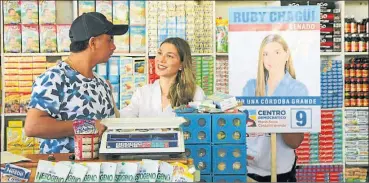  ?? FOTOS: CEDOC PERFIL ?? CAMPAñA. Chagüi fue electa senadora y compartirá bancada con el ex presidente colombiano.