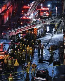  ?? KEITH BIRMINGHAM — STAFF PHOTOGRAPH­ER ?? Los Angeles firefighte­rs knock down a downtown structure fire and explosion on Saturday. Twelve firefighte­rs were injured.