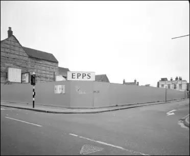  ?? ?? 1967 - The former site of the Saracen’s Head Hotel seen here prior to the constructi­on of a new Sainsbury’s