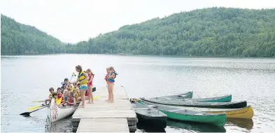  ?? PHOTOS COURTESY OF ACQ ?? Memories are made of scenes like this at summer camp, where interactio­ns with fellow campers can lead to lasting friendship­s.