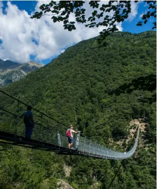  ?? TI-PRESS ?? Traffico crescente e posteggi selvaggi da parte dei visitatori