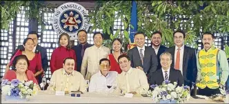  ?? ?? President Marcos, his mother Imelda, First Lady Liza Marcos, former president Joseph Estrada and senators join the 100th birthday celebratio­n of Chief Presidenti­al Legal Counsel Juan Ponce Enrile at Malacañang yesterday.