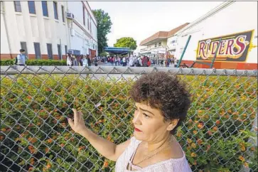  ?? Irfan Khan Los Angeles Times ?? FELIPA MARTINEZ stands by the school fence to make sure her daughter is safely inside the building Wednesday morning at Hollenbeck Middle School in Boyle Heights. A student was shot in the jaw on August.