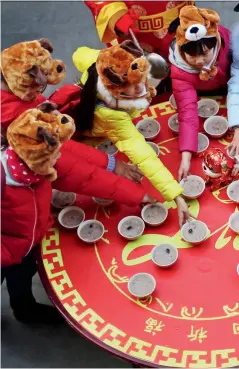  ??  ?? Local residents burn incense as a way of praying at the Ciyunchan Temple in Huai’an, Jiangsu Province, on January 17, 2016, during the traditiona­l Laba Festival.