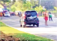  ??  ?? The suspect in a standoff with the police before surrenderi­ng himself near the Labuan Correction­al Centre yesterday.