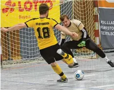  ?? Foto: Ernst Mayer ?? Kreisligis­t TSV Ottobeuren stieß bis ins Halbfinale vor, musste sich hier aber dem späteren Turniersie­ger FC Stätzling geschlagen geben.