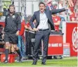  ?? FOTO: IMAGO ?? VfB-Coach Tayfun Korkut beim 0:1 in Mainz.