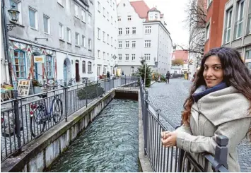  ?? Foto: Michael Hochgemuth ?? Vor kurzem zog sie nach Augsburg. Wieder eine neue Stadt, wie so oft schon in ihrem Leben. Nun fragt sich Anahit Chachatrya­n, ob Augsburg ihre neue Heimat werden kann – und wovon das eigentlich abhängt.