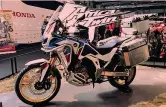  ??  ?? Due big
In alto la Suzuki V-Strom 1050 con l’originale parafango a becco. E qui di lato la Honda Africa Twin Adventure Sports