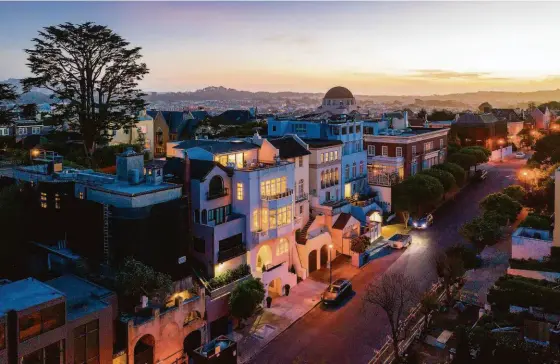  ?? OPENHOMESP­HOTOGRAPHY ?? Above: The Presidio Heights six-bedroom is listed for $15.5 million. Below left: The chef’s kitchen revolves around a stone island with waterfall edges. Below right: The pent level features a sliding glass wall that opens to a north-facing terrace.