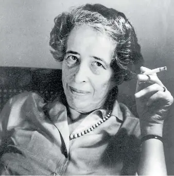  ?? AP ?? Arendt, la autora de, entre otros, Los orígenes del totalitari­smo y Hombres en tiempos de oscuridad.