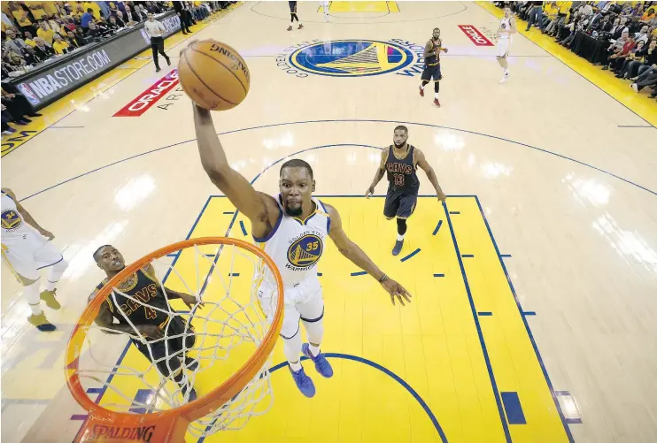  ?? — GETTY IMAGES ?? Golden State’s Kevin Durant dunks the ball against the Cleveland Cavaliers in Game 1 of the NBA Finals. Durant scored 38 points as the Warriors won 113-91.