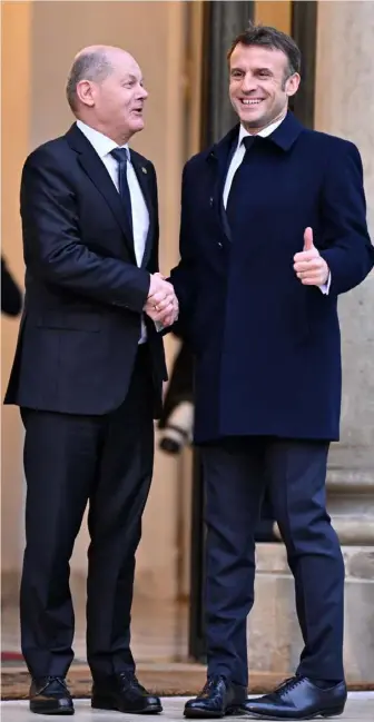  ?? ?? Almanya Başbakanı Olaf Scholz (solda) ve Fransa Cumhurbaşk­anı Emmanuel Macron (Fotoğraf: AA)