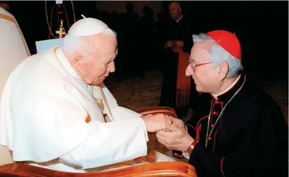  ?? FOTO ?? El 14 de abril de 2000, Darío Castrillón fue nombrado por el papa Juan Pablo II Presidente de la Comisión Pontificia Ecclesia Dei, comisión de la Curia Romana creada en 1988.