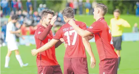  ?? FOTO: CHRISTIAN METZ ?? Andreas Kalteis (von links), David Brielmayer und Linus Held vom TSV Berg wollen auch gegen Balingen II jubeln.