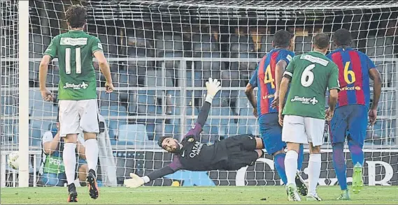  ?? FOTO: MANEL MONTILLA ?? Un cuarto de hora de infarto Sergio García marcó de penalti el tanto que dio esperanza a los visitantes, pero el filial supo aguantar para plantarse en la última eliminator­ia