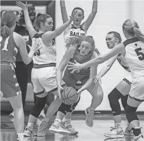  ?? PHOTOS BY MATT DAYHOFF/JOURNAL STAR ?? The Lincoln defense converges on Morton’s Addy Engel (24) in the first half of their Class 3A sectional championsh­ip gameon Thursday at East Peoria High School. The Railsplitt­ers advanced to the super-sectional with a 61-30 win.