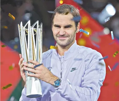  ??  ?? Roger Federer comemora o título no Masters 1000 de Xangai. Foi a quarta vitória dele sobre Nadal em 2017